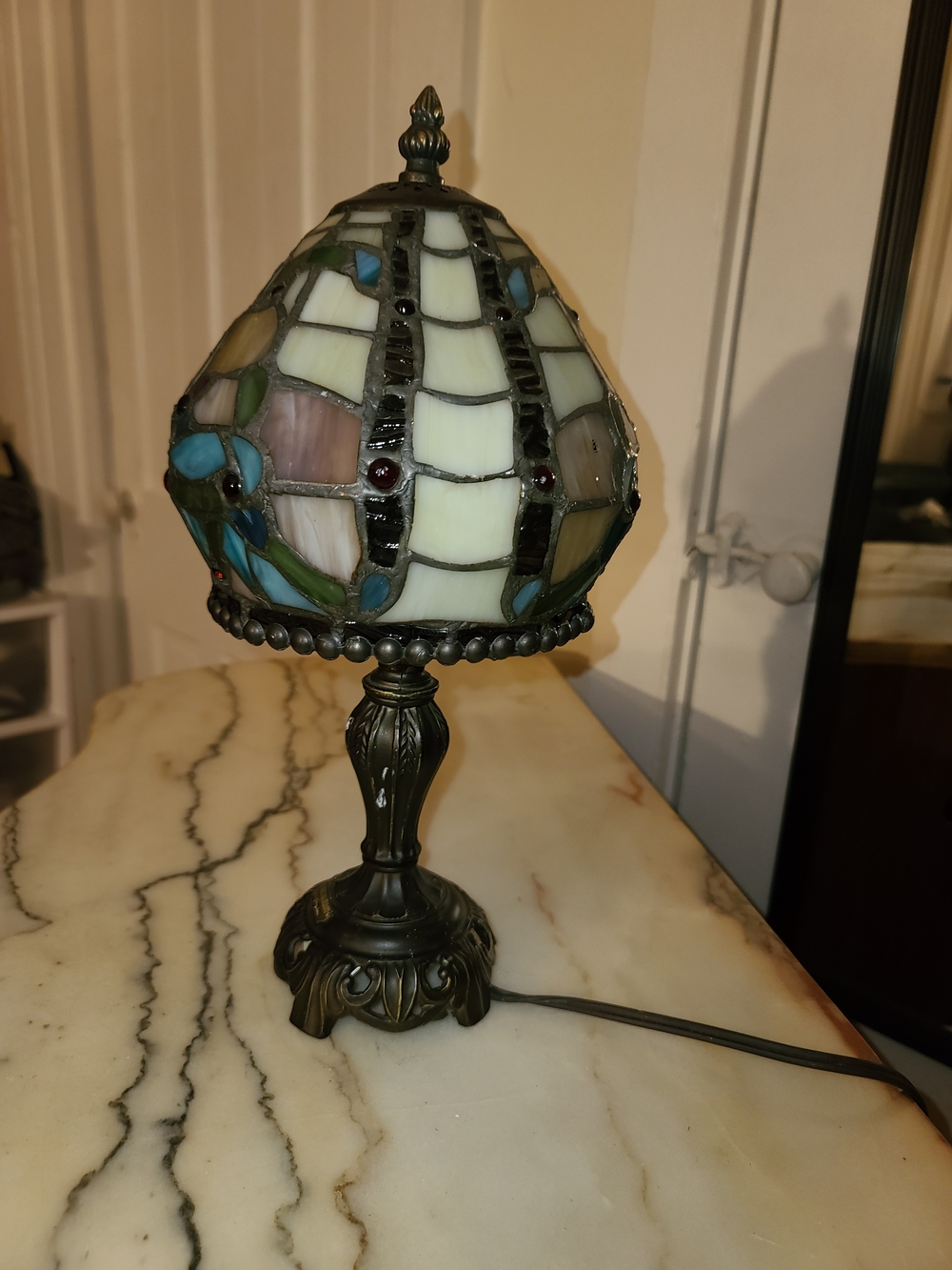 Dale Tiffanys Inc. Antiques Roadshow Lamp - Art Nouveau Stained Glass Desk Lamp - Picture 11 of 16